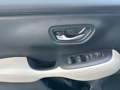 Certified 2026 Honda HR-V LX image 11