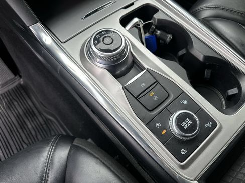 Used 2020 Ford Explorer Platinum w/ Premium Technology Package AWD/4WD image 16