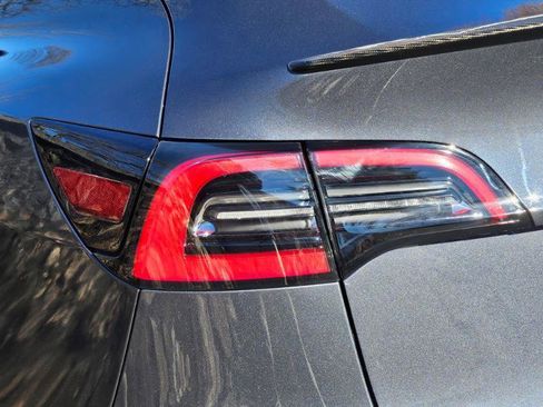 Used 2022 Tesla Model Y Performance image 20