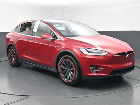 Used 2018 Tesla Model X 100D image 2