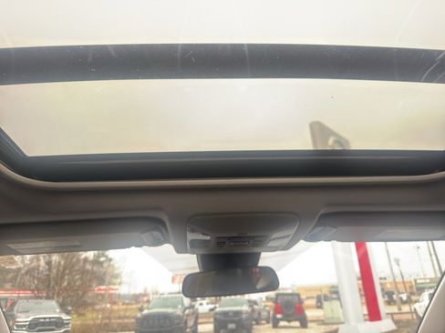 Used 2023 Toyota RAV4 XLE Premium image 9