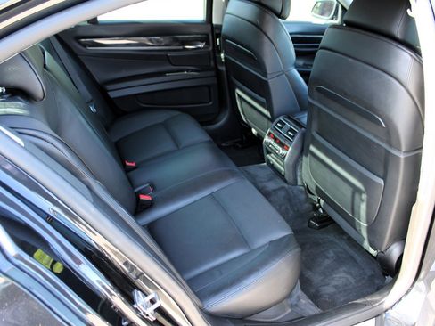 Used 2011 BMW 750i xDrive image 20