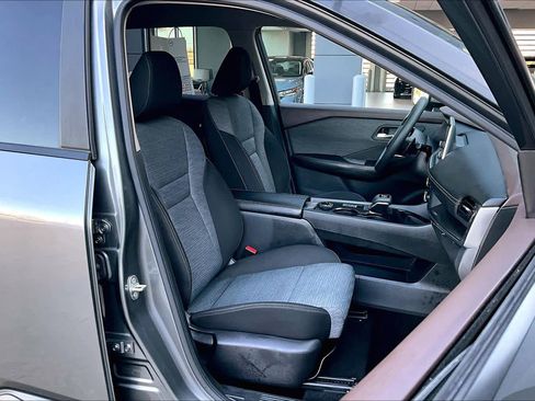 Certified 2023 Nissan Rogue SV image 9