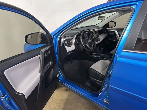 Used 2016 Toyota RAV4 XLE AWD/4WD image 2