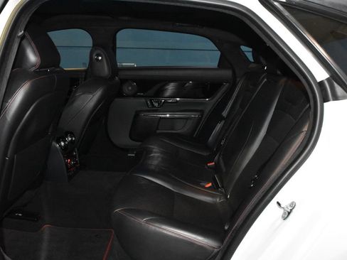 Used 2017 Jaguar XJ R RWD image 19