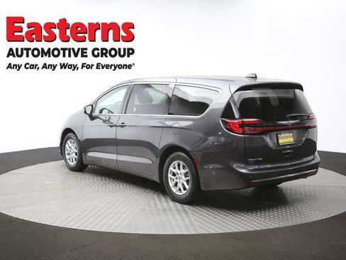 Used 2023 Chrysler Pacifica Touring-L image 65