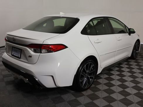 Used 2022 Toyota Corolla SE w/ SE Premium Package image 8