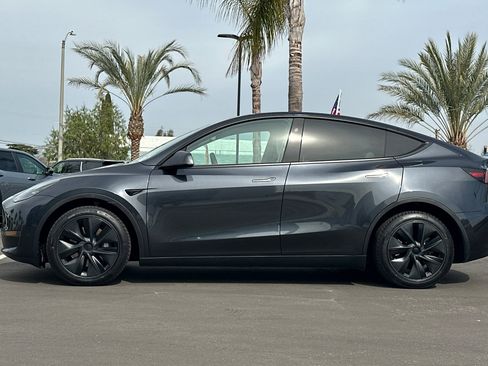 Used 2025 Tesla Model Y Long Range image 7