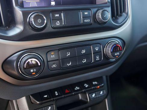 Used 2022 Chevrolet Colorado Z71 RWD image 18