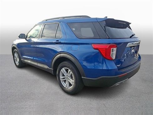 Used 2021 Ford Explorer XLT w/ Equipment Group 202A image 4