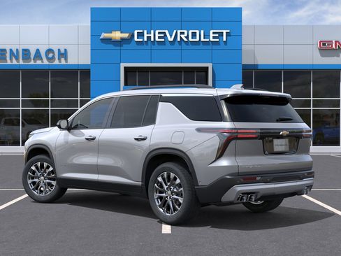 New 2026 Chevrolet Traverse LT w/ Sun and Wheel Package FWD image 3