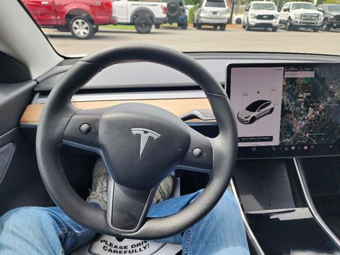 Used 2020 Tesla Model 3 Standard Range RWD image 19