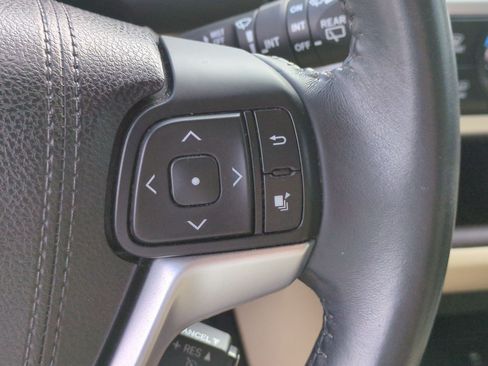 Used 2016 Toyota Highlander XLE AWD/4WD image 21