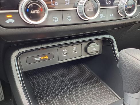Used 2025 Honda CR-V EX image 13