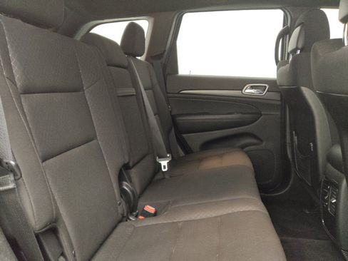 Used 2018 Jeep Grand Cherokee Laredo RWD image 19