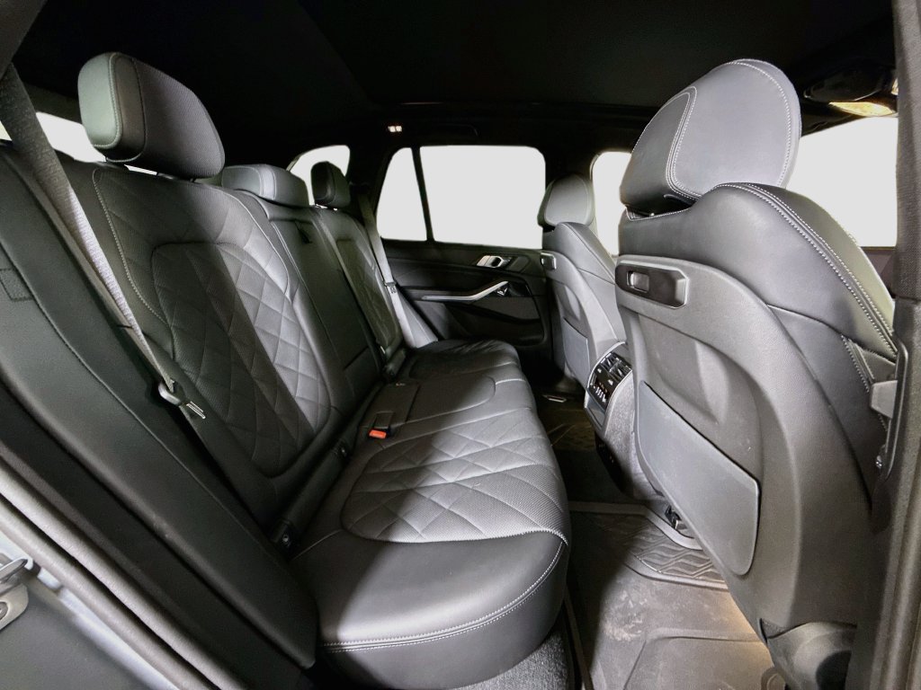 Used 2025 BMW X5 sDrive40i w/ M Sport Package RWD image 17