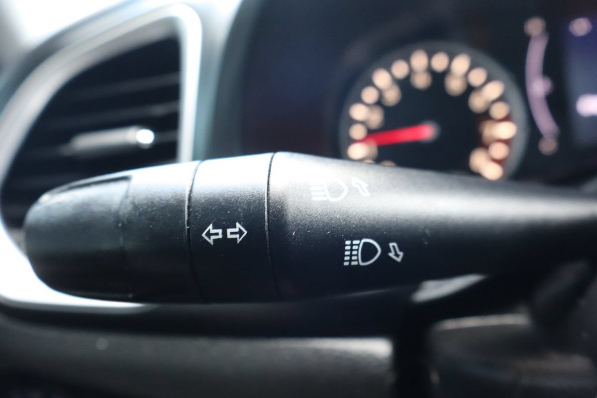 Used 2018 Jeep Renegade Latitude FWD image 31