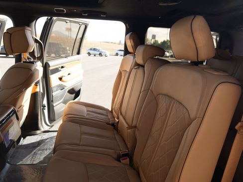 Used 2023 Jeep Grand Wagoneer Series III AWD/4WD image 25