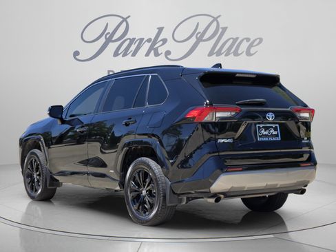 Used 2022 Toyota RAV4 SE AWD/4WD image 3