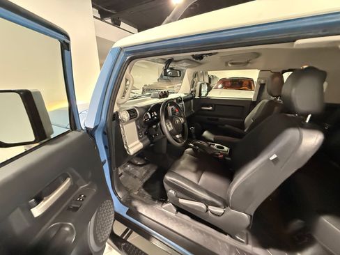 Used 2013 Toyota FJ Cruiser 4WD w/ Convenience Pkg image 29