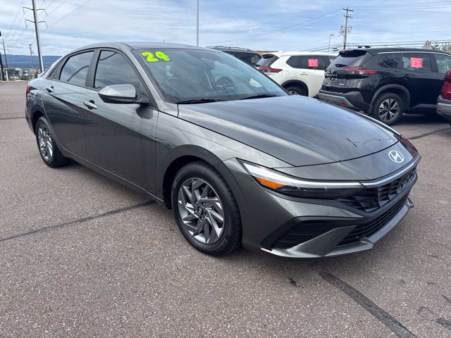 Used 2024 Hyundai Elantra SEL FWD image 3