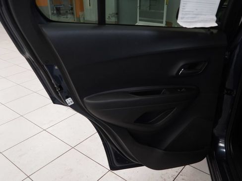 Used 2018 Chevrolet Trax LS FWD image 21