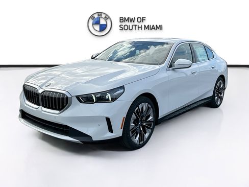 New 2026 BMW 530i RWD image 3