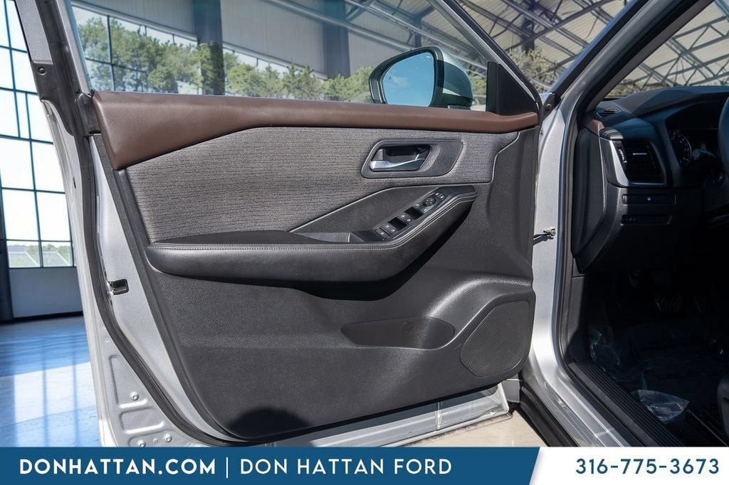 Used 2022 Nissan Rogue SV AWD/4WD image 15