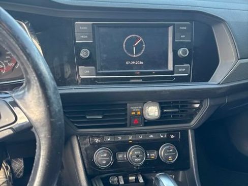 Used 2019 Volkswagen Jetta SE FWD image 6