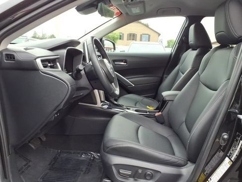 Certified 2025 Toyota Corolla Cross XLE FWD image 17
