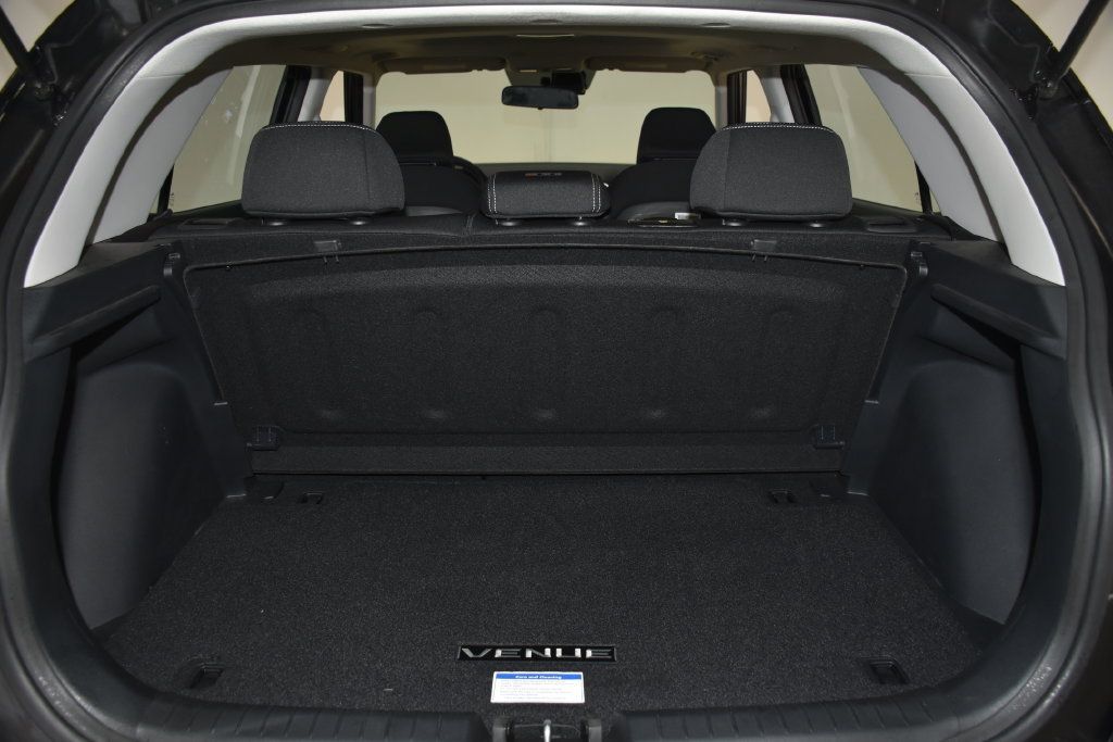 Certified 2025 Hyundai Venue SEL FWD image 33