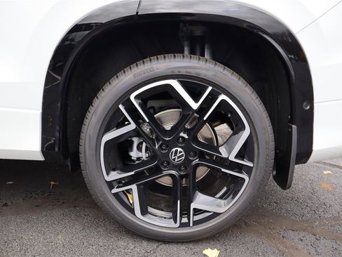 New 2026 Volkswagen Tiguan SEL R-Line image 10