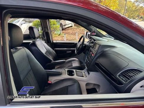 Used 2019 Dodge Grand Caravan SXT image 16