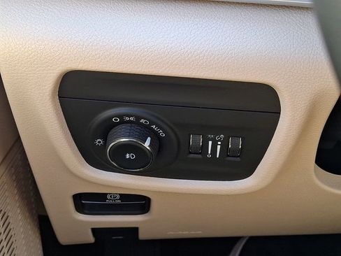 Used 2023 Jeep Grand Cherokee Limited AWD/4WD image 24