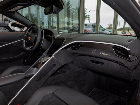 Used 2024 Ferrari Roma Spider image 31