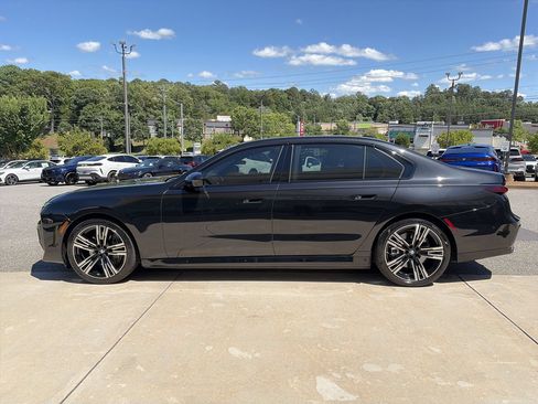 Used 2025 BMW i7 eDrive50 w/ Executive Package RWD image 5