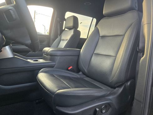 Used 2024 Chevrolet Suburban LT image 9