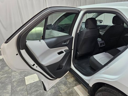 Used 2024 Chevrolet Equinox LS w/ LS Convenience Package FWD image 11