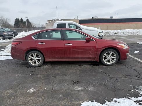 Used 2015 Nissan Altima 2.5 SV image 4