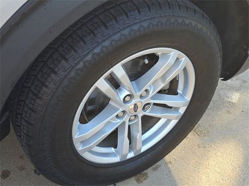 Certified 2022 Ford Explorer XLT image 10