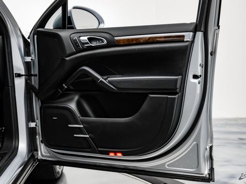 Used 2017 Porsche Cayenne S image 75