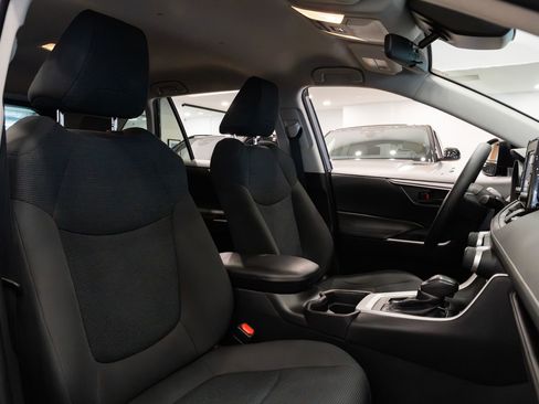 Used 2021 Toyota RAV4 LE image 23