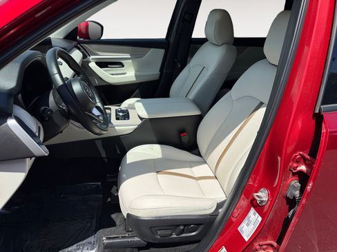 Certified 2024 MAZDA CX-90 Plug-In Hybrid w/ Premium Plus AWD/4WD image 10
