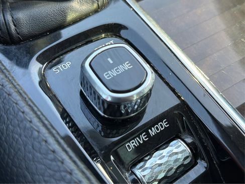 Used 2017 Volvo XC90 T6 Momentum w/ Vision Package image 42