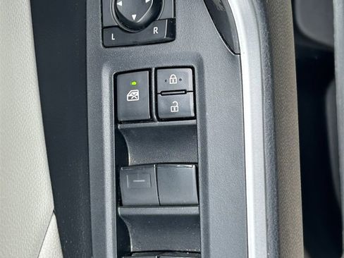 Used 2021 Toyota RAV4 XLE image 22