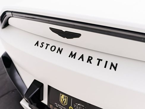 Used 2023 Aston Martin V8 Vantage Roadster image 32