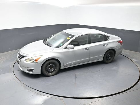 Used 2014 Nissan Altima 2.5 S w/ Display Audio Package FWD image 16
