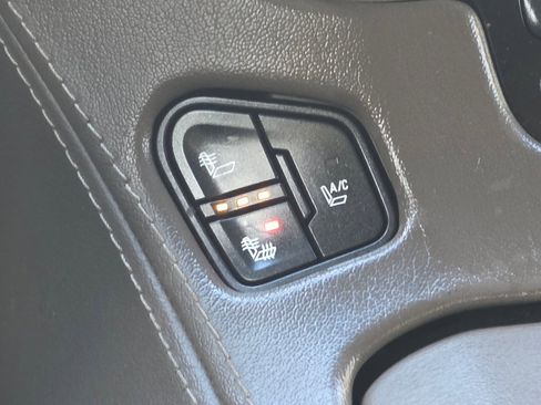 Used 2015 GMC Yukon Denali w/ Touring Package image 16