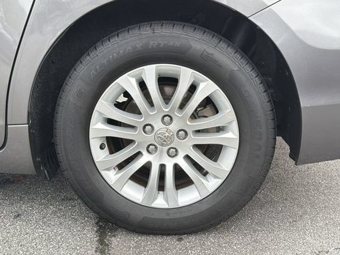 Used 2014 Toyota Sienna XLE FWD image 22