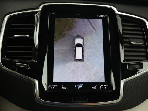 Used 2022 Volvo XC90 T6 Momentum AWD/4WD image 25